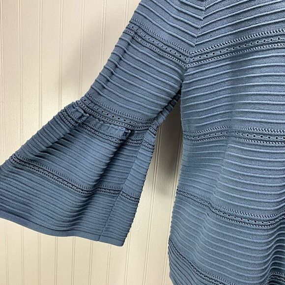 WHITE HOUSE BLACK MARKET Top - Picture 2 of 6